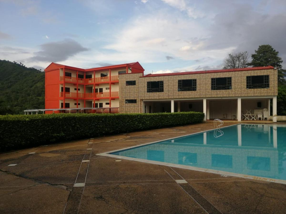 - Piscina La Johanna * La Mesa (Tequendama)